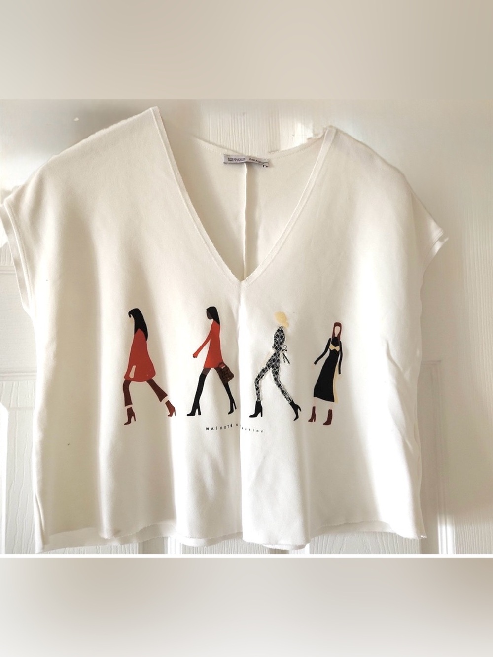 S/M Zara V-Neck Graphic T-shirt Top boxy, cropped tee SOLD OUT COLLECTION